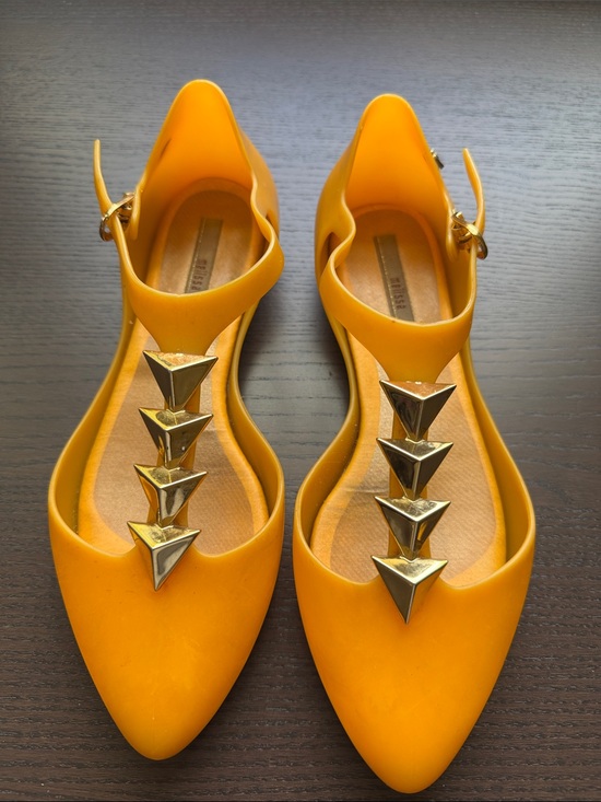 Melissa Shoes - Melissa Yellow Pointed T-Strap Flats with Gold Pyramid Studs (Sz 38)